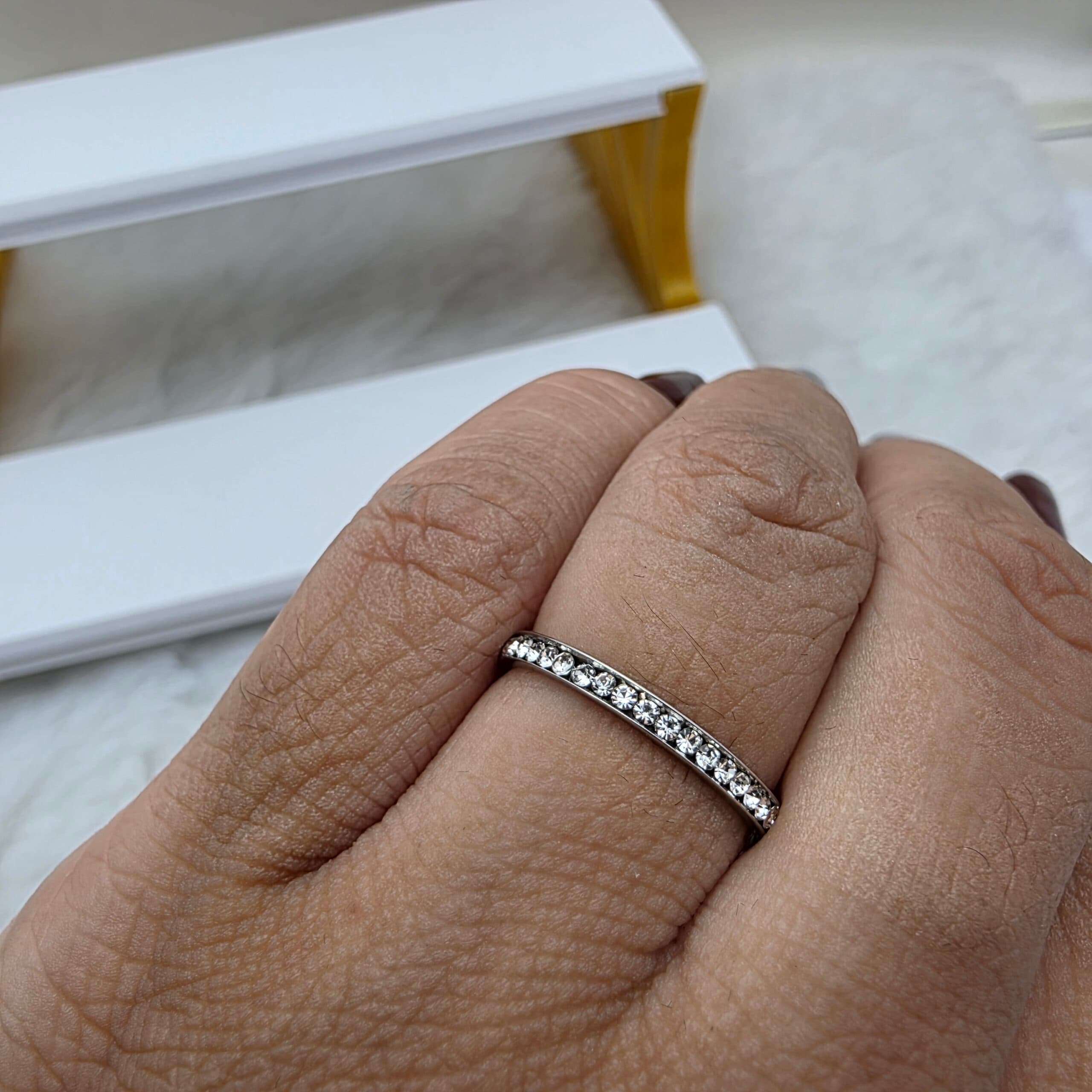 Anel Aparador Delicado com Microzircônias em Aço Inoxidável 316L
