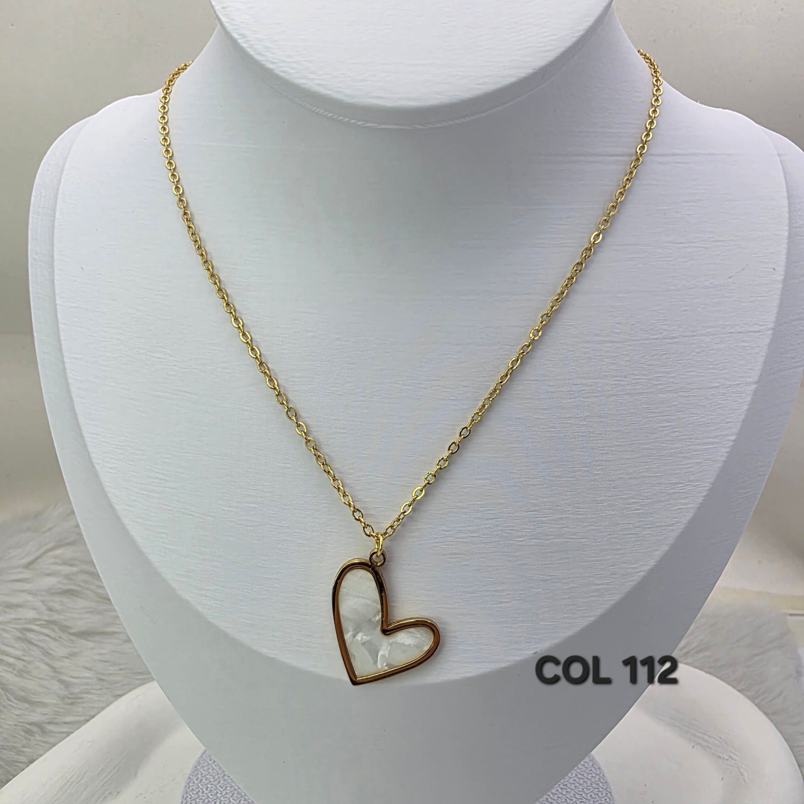 Colar Coração Madrepérola Branco - Aço Inox - Dourado