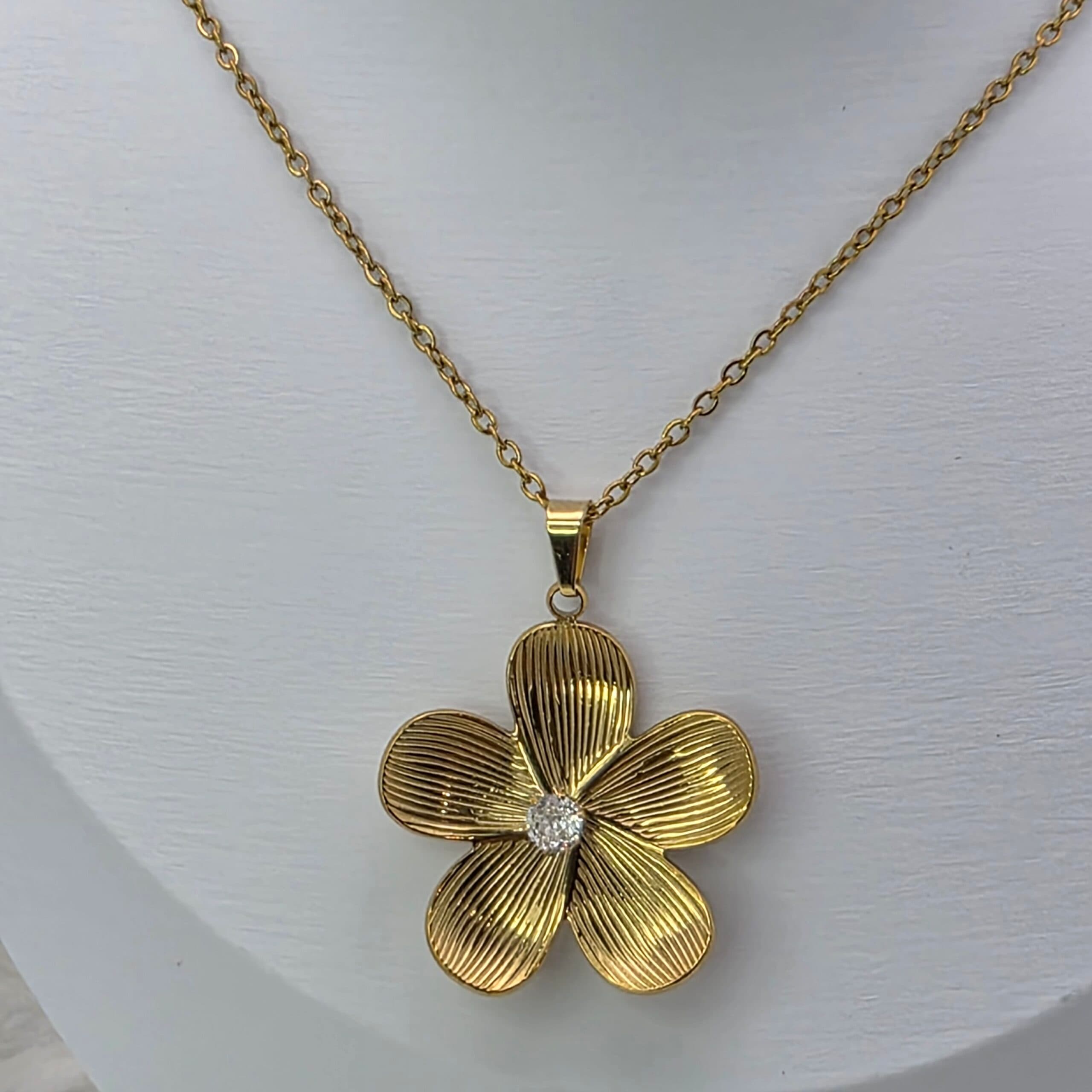 COLAR DOURADO FLOR COM PONTO DE LUZ - AÇO INOX 316L