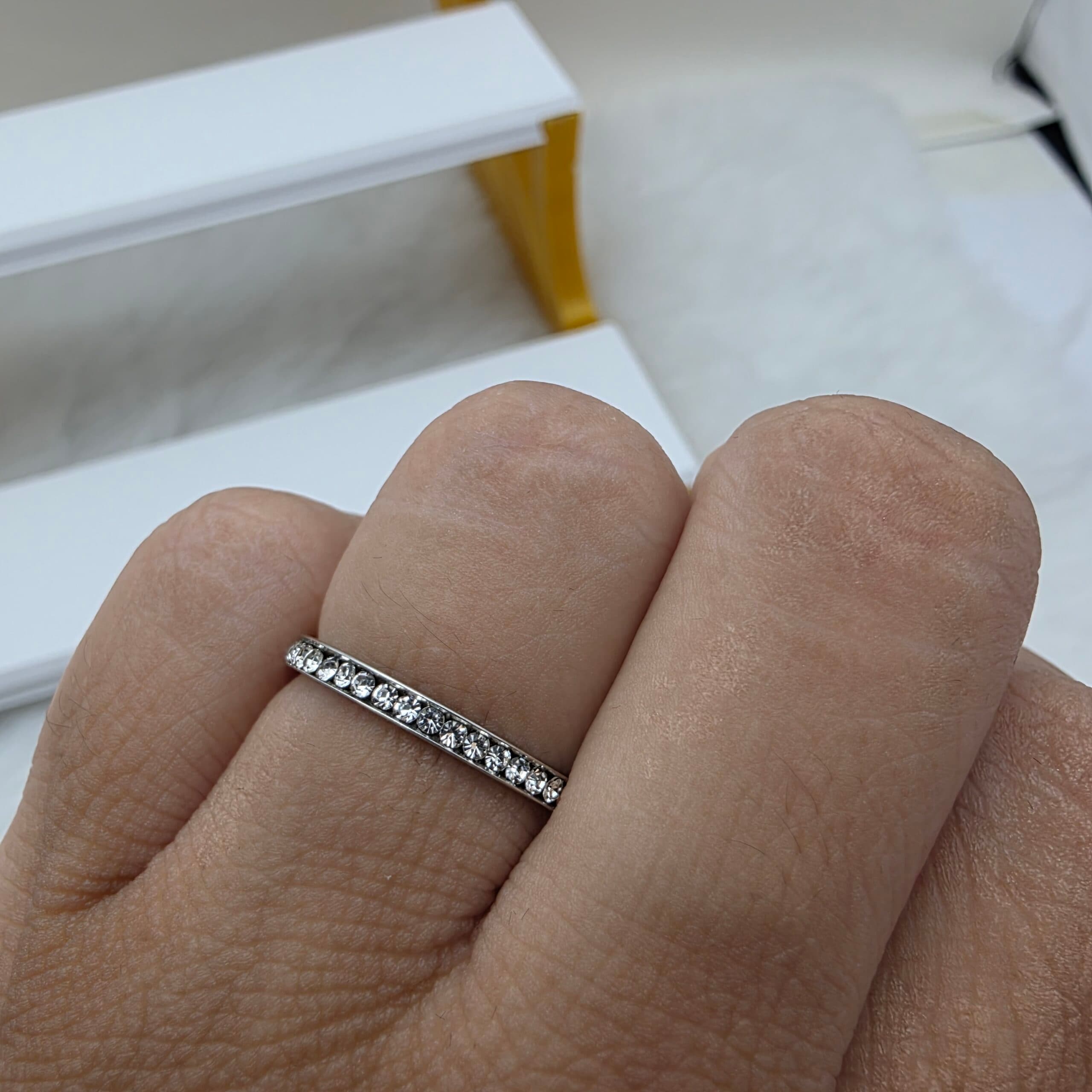 Anel Aparador Delicado com Microzircônias em Aço Inoxidável 316L