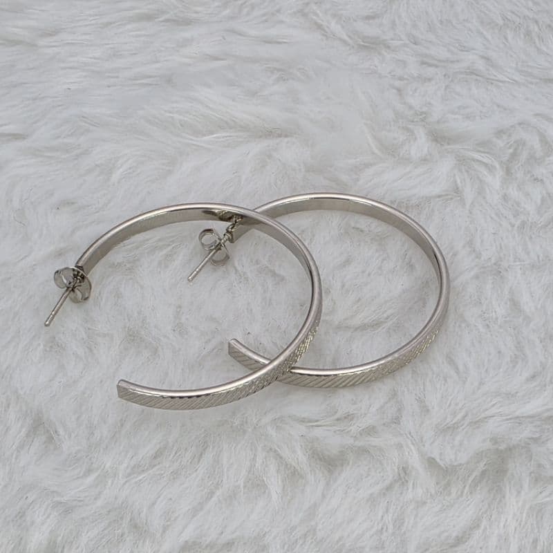 Argola Siena Prata | Aço Inox 316L - Texturizada Feminina Antialérgica