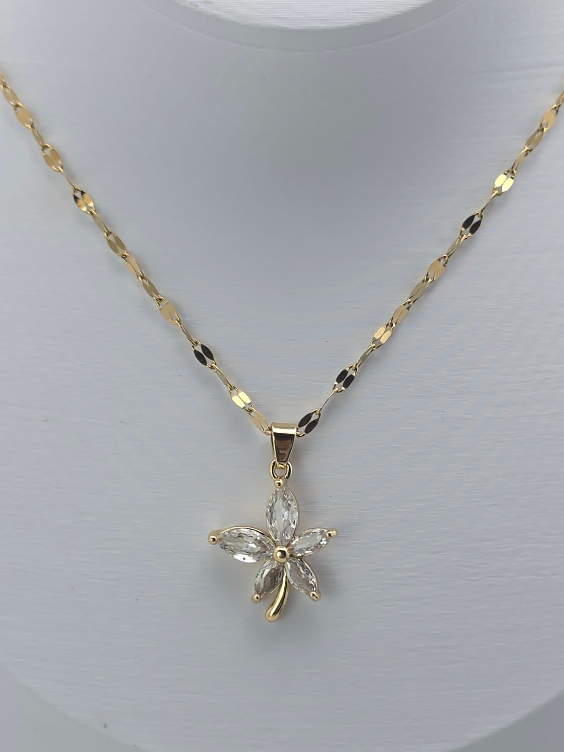 Colar Flor de Cinco Pétalas Cristal em Aço Inoxidável Dourado | Tríade Aço