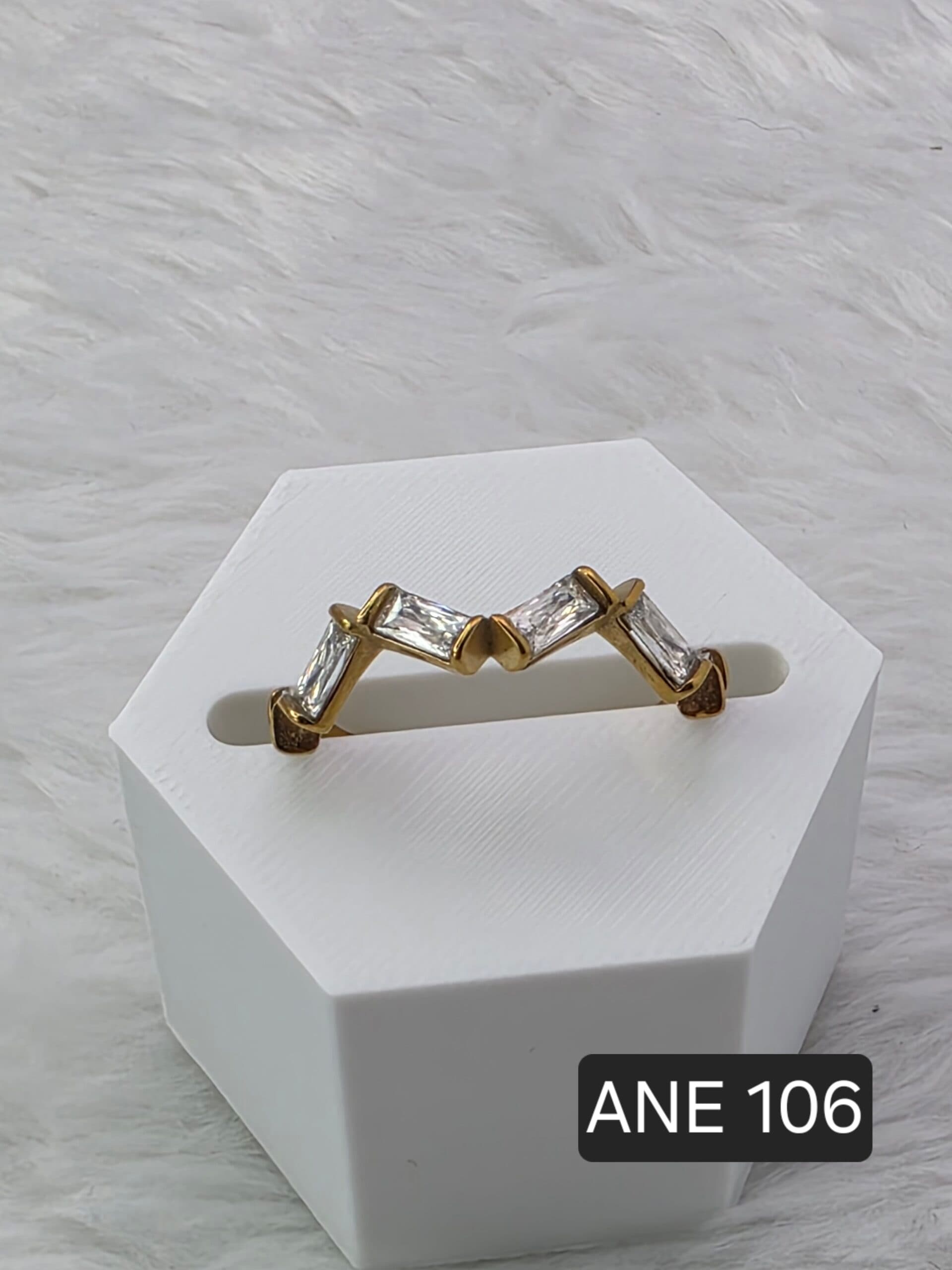 Anel Zigue-Zague Dourado em Aço Inoxidável | Tríade Aço
