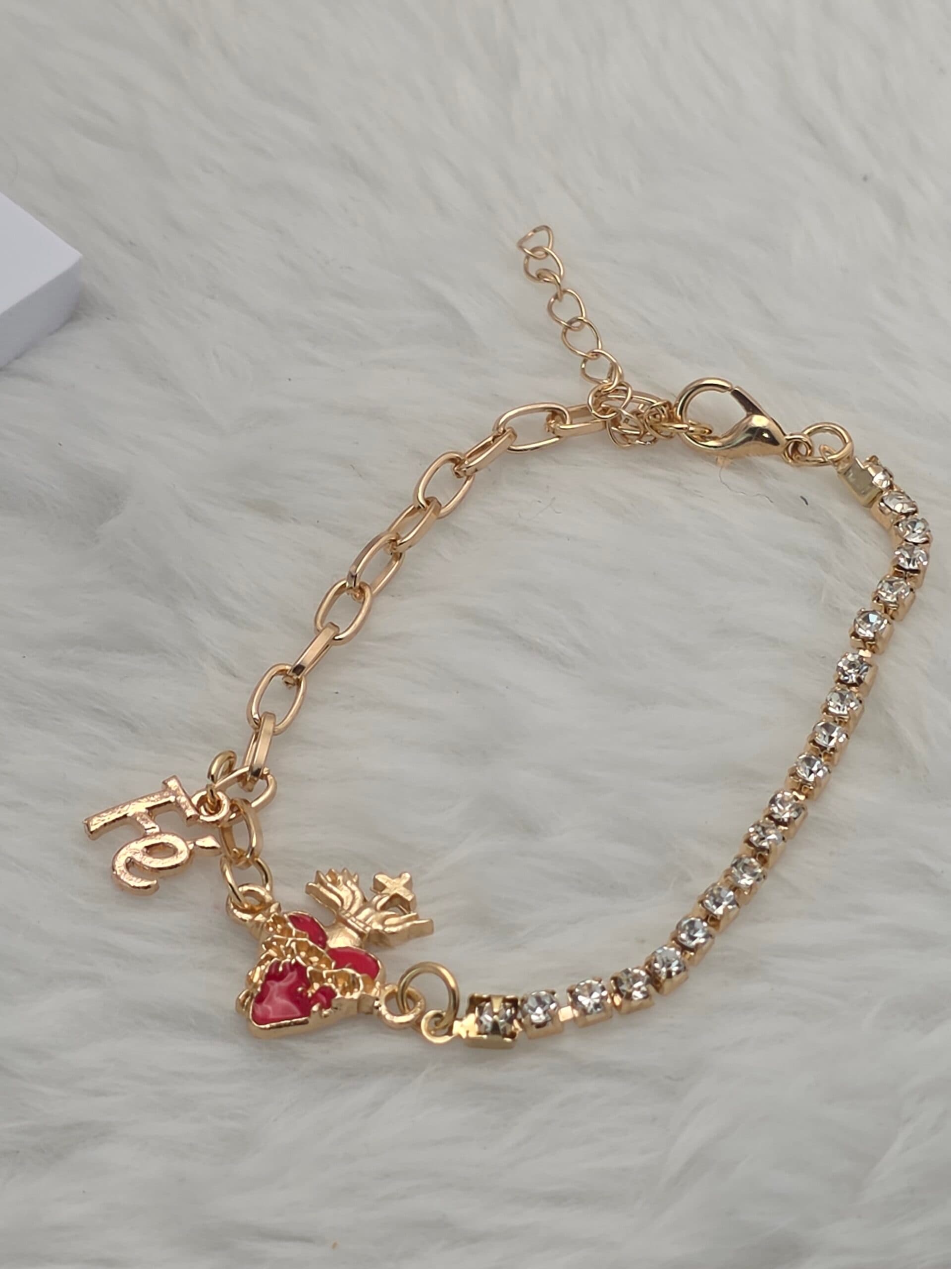 Pulseira Sagrado Coração de Jesus Dourada com Riviera em Aço Inoxidável | Tríade Aço