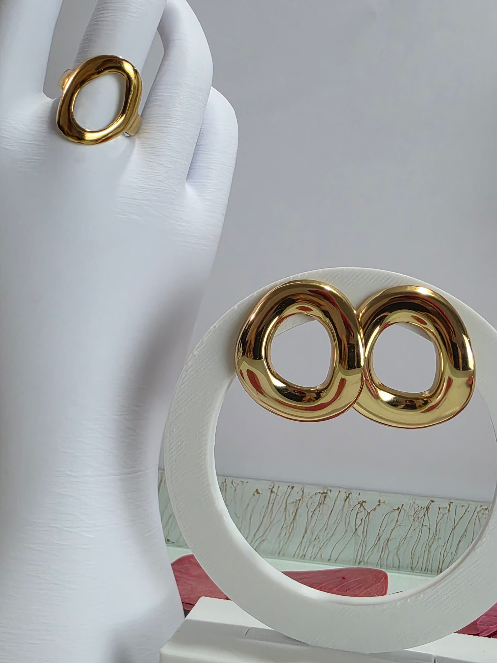 Conjunto Oval Vazado Dourado em Aço Inoxidável | Tríade Aço