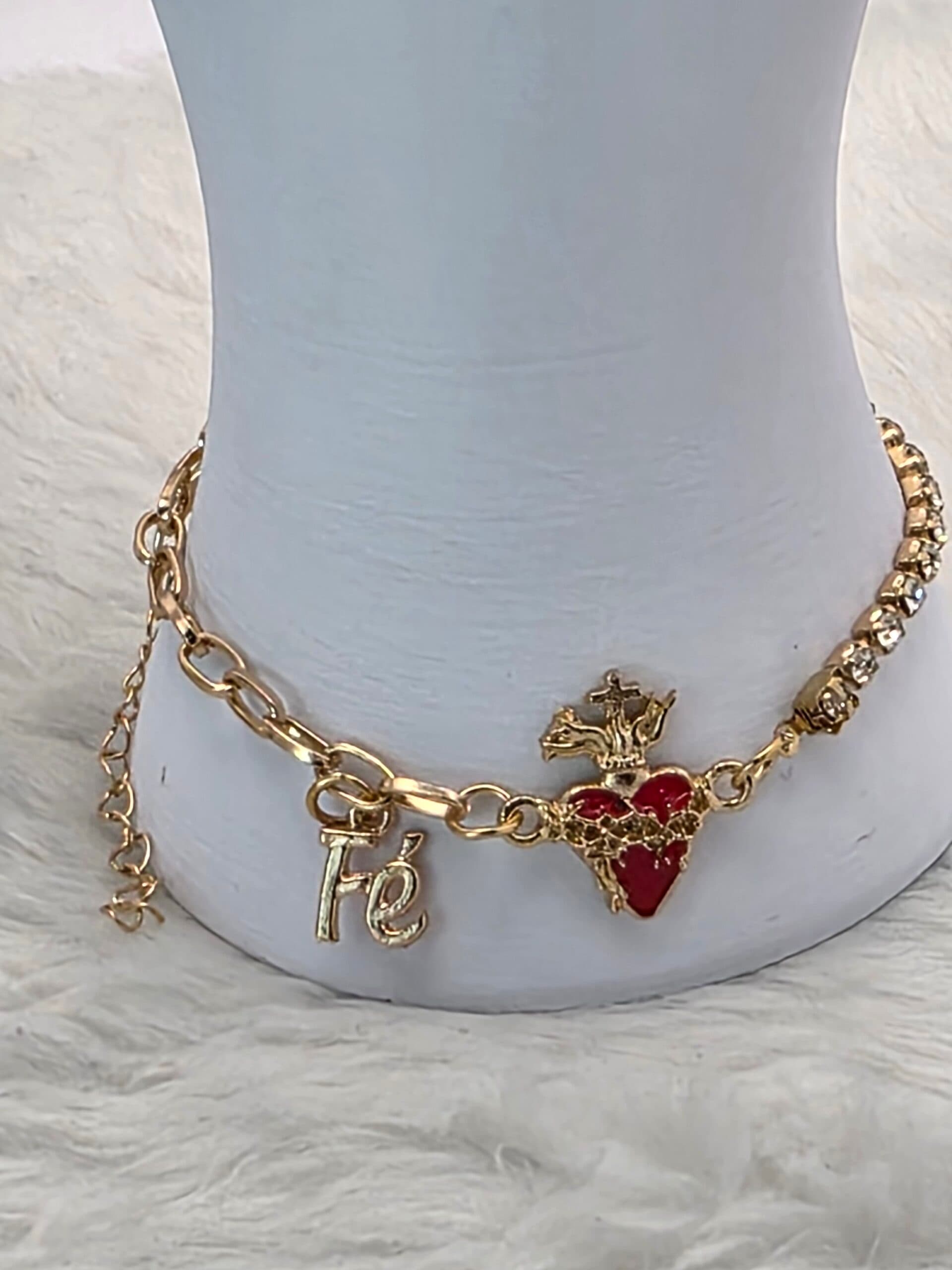 Pulseira Sagrado Coração de Jesus Dourada com Riviera em Aço Inoxidável | Tríade Aço