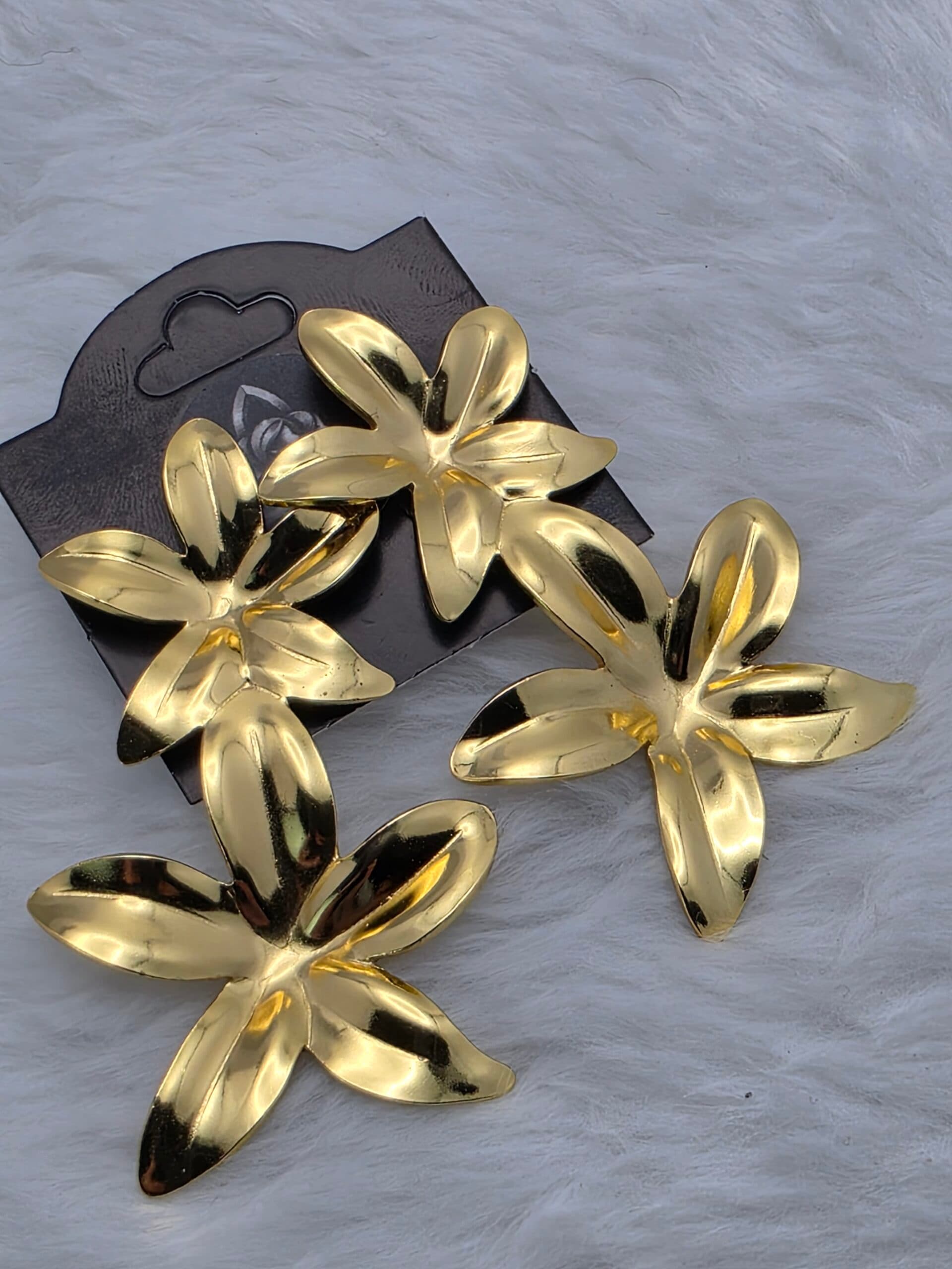 Brinco Flor de Hibisco Duplo Dourado em Aço Inoxidável | Tríade Aço