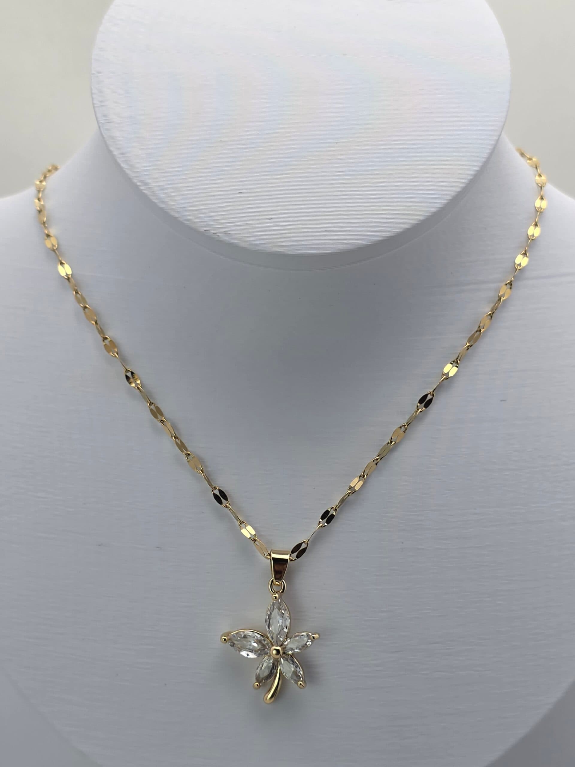 Colar Flor de Cinco Pétalas Cristal em Aço Inoxidável Dourado | Tríade Aço