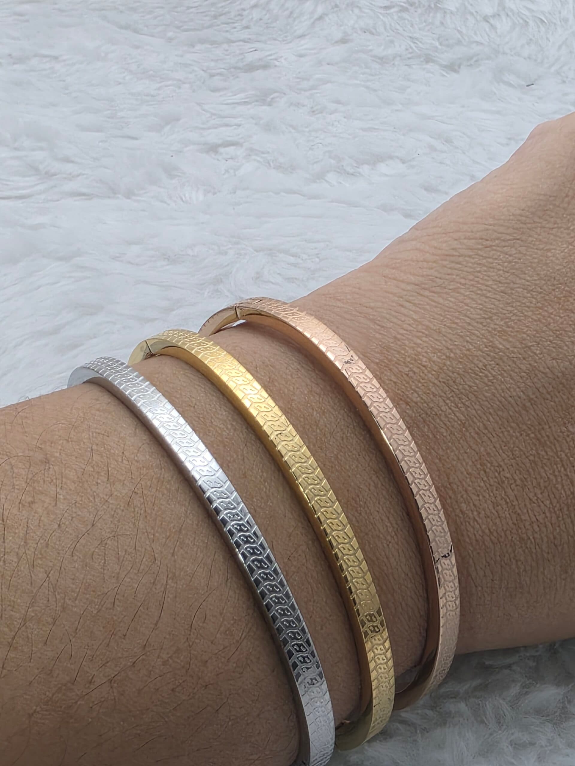 Trio de Braceletes Texturizados Tricolor em Aço Inoxidável (4mm)  – Prata, Dourado e Rosê