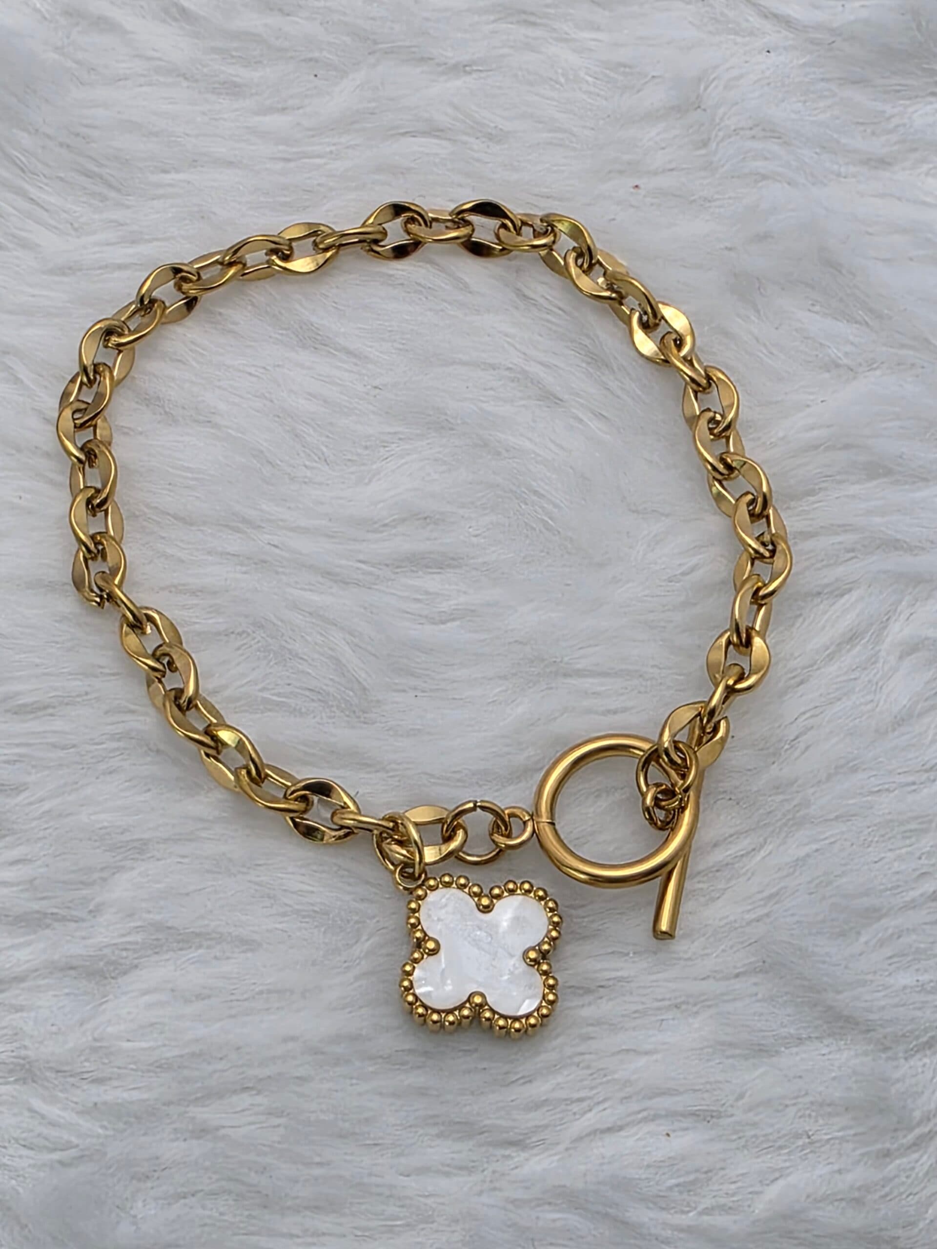 CONJUNTO TREVO BRANCO MADREPÉROLA - COLAR + PULSEIRA - EM AÇO INOXIDAVEL